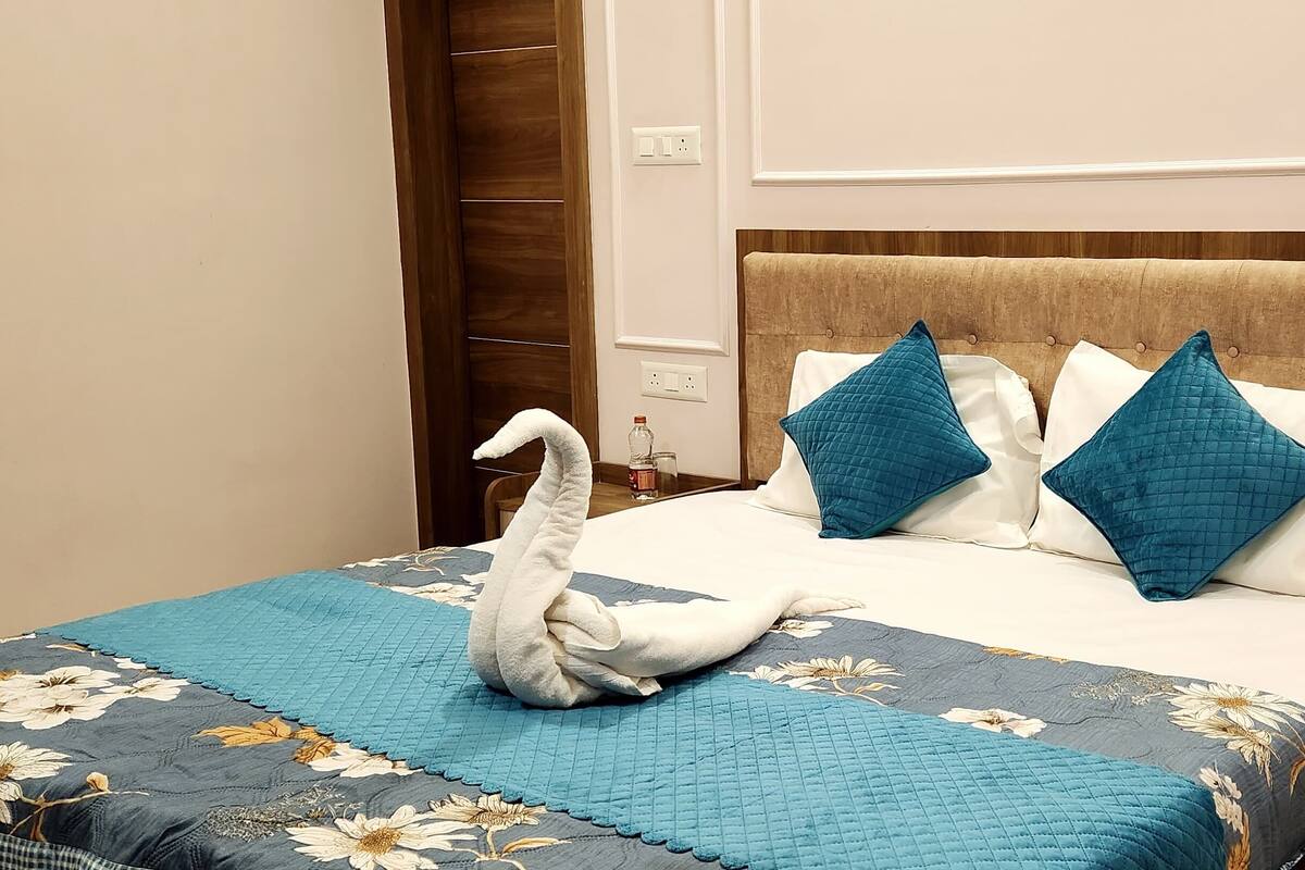 Deluxe Room | Individually furnished, desk, laptop workspace, blackout curtains