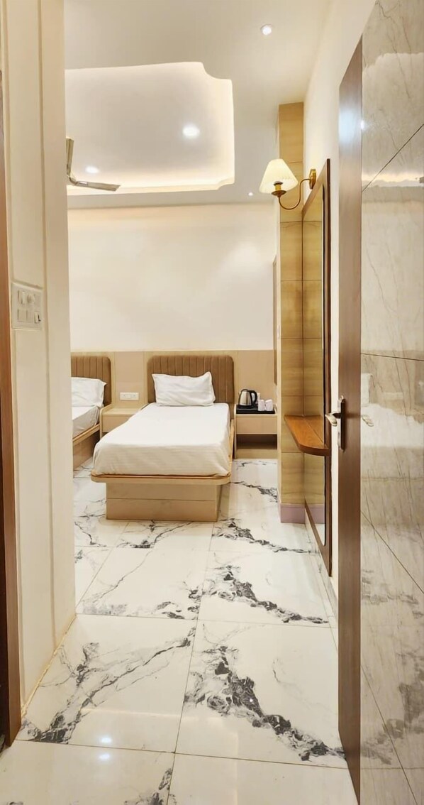 Mobiliario individual, escritorio, espacio para trabajar con un portátil