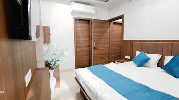 Deluxe Room | Individually furnished, desk, laptop workspace, blackout curtains