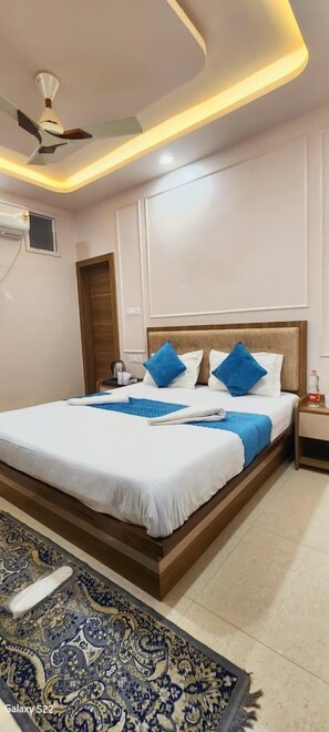 Deluxe Room | Individually furnished, desk, laptop workspace, blackout drapes