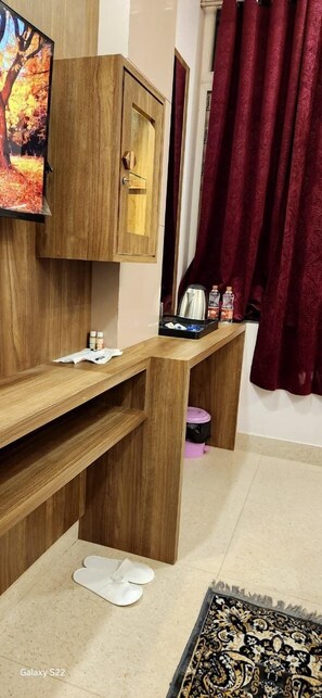 Chambre Deluxe | Ameublement personnalisé, bureau