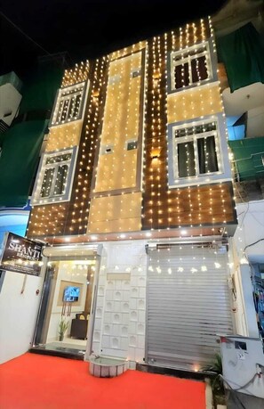 Fachada de la propiedad