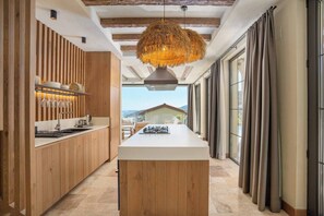 Refrigerador, microondas, horno, placa de cocina