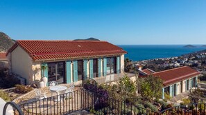 Outdoor dining - A Musical Escape with Euterpe (Kas)