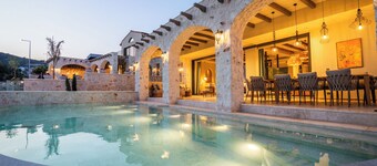 Thalia, A Joyful Serenity Unmasked