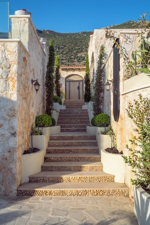 Property grounds - Thalia, A Joyful Serenity Unmasked (Kas)