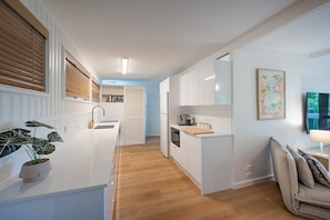 Refrigerador, microondas, horno, placa de cocina