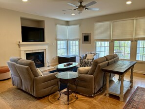 Télévision, cheminée