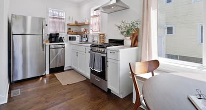 Downtown 2 BR Cottage w/ King Bed