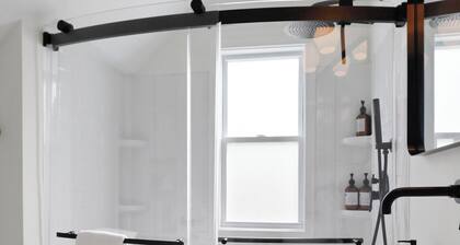 Downtown 2 BR Cottage w/ King Bed