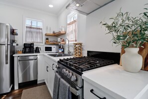 Fridge, microwave, oven, stovetop - Downtown 2 BR Cottage w/ King Bed (Valparaiso)