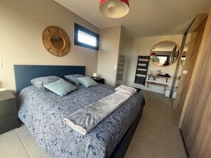 2 habitaciones, tabla de planchar con plancha, wifi y ropa de cama 