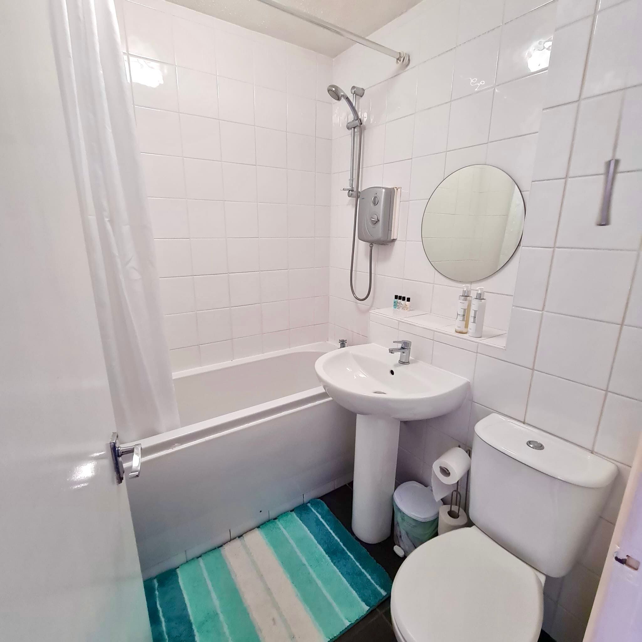 Towels, soap, shampoo, toilet paper