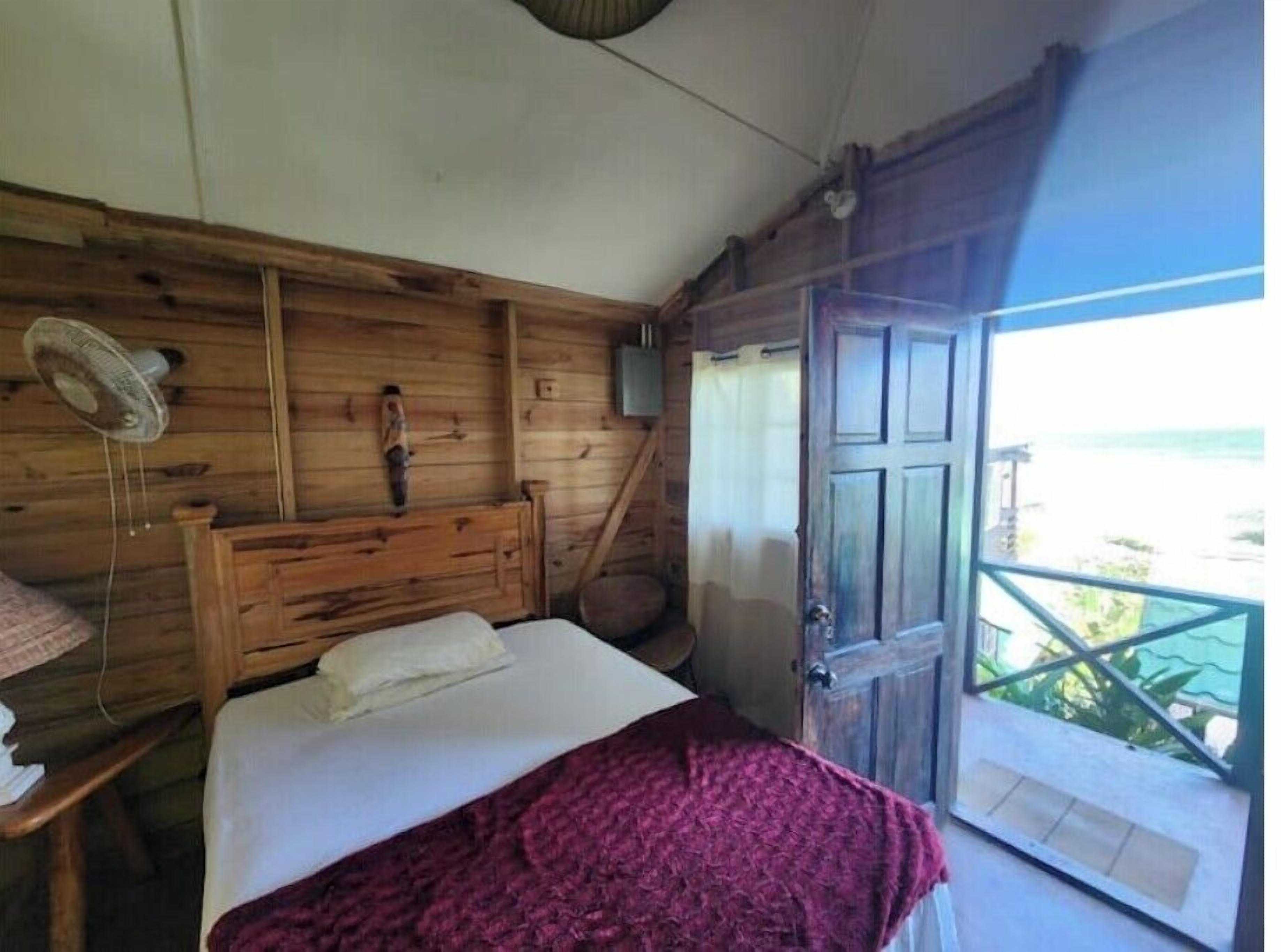 8 slaapkamers, een strijkplank/strijkijzer, wifi, beddengoed