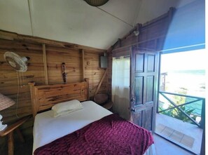 8 bedrooms, iron/ironing board, WiFi, bed sheets - Rasta Villa B&B (Fair Prospect)