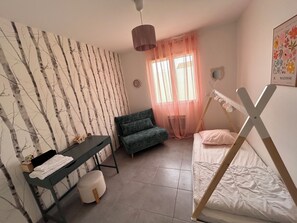 3 chambres, bureau, lit parapluie, Wi-Fi