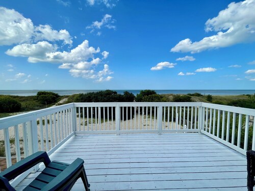 Beachfront 2 Bed/1 Bath Apartment with Amazing View!