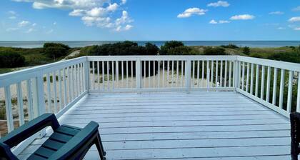 Beachfront 2 Bed/1 Bath Apartment with Amazing View!