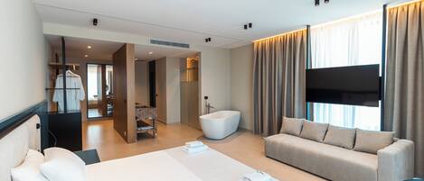 Deluxe Suite, Balcony | 1 bedroom, desk, free WiFi, bed sheets