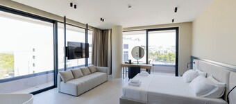 Green Light Hotel