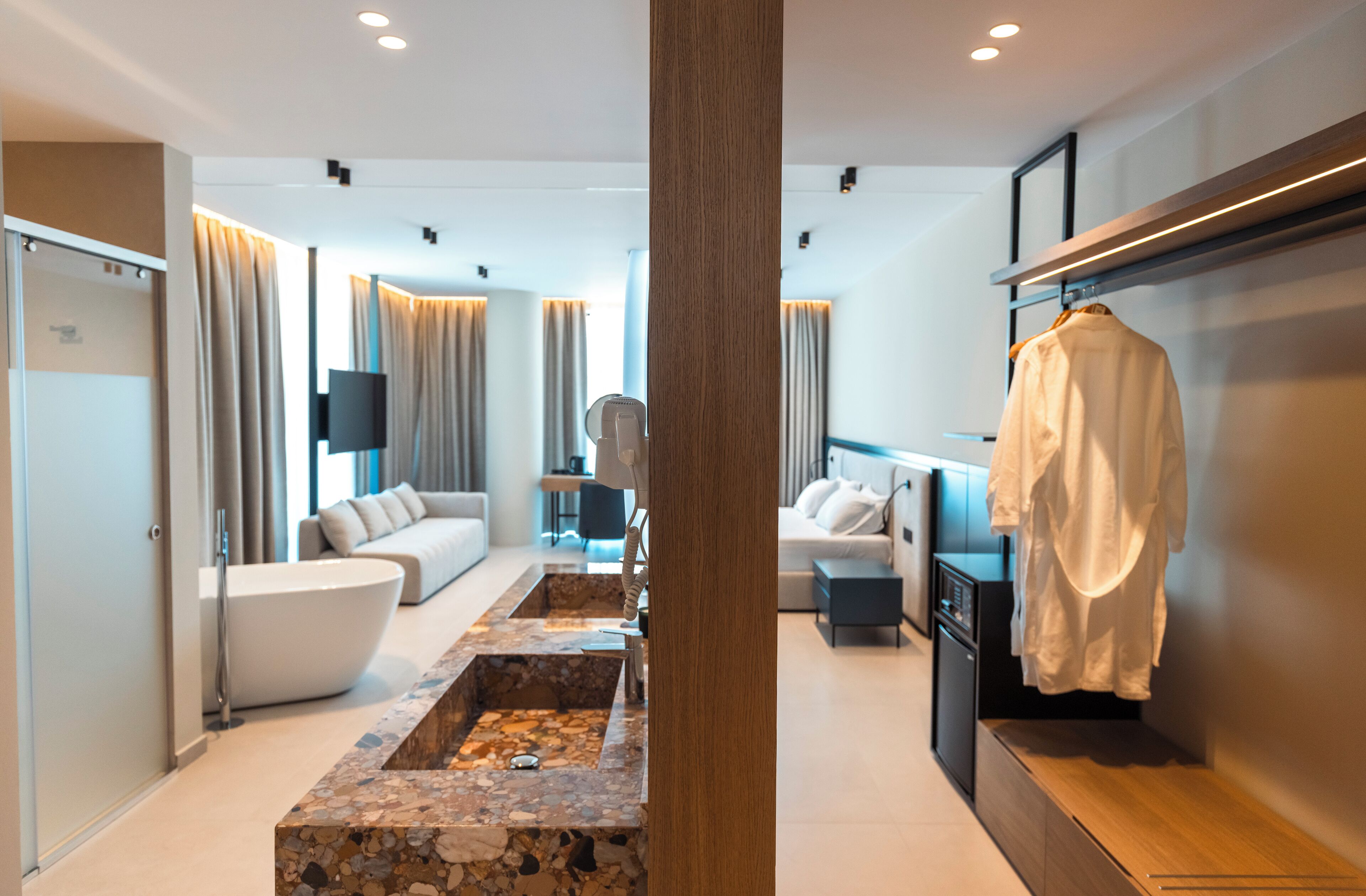 Deluxe-Suite, Balkon | Badezimmer | Dusche, Haartrockner, Handtücher, Seife