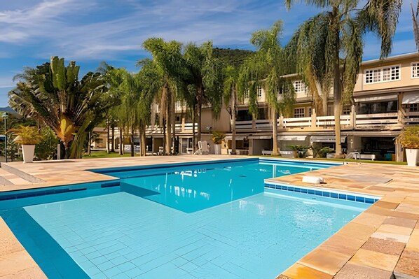 Villa | Pool | Outdoor pool - Lindo Flat na Praia Barra do Una (Sao Sebastiao)