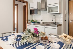 Appartamento, 2 camere da letto, aria condizionata | Cucina privata | Frigorifero, microonde, piano cottura, lavastoviglie