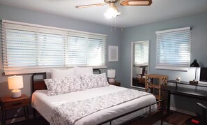 3 bedrooms, iron/ironing board, WiFi, bed sheets - Cozy Home in Paradise (Key West)