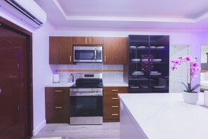 Fridge, microwave, oven, stovetop