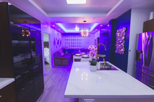 Modern Luxurious 2-bedroom Smart Apartment in Port of Spain with WiFi, AC