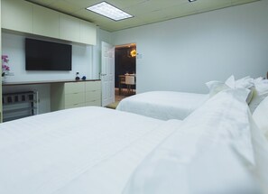 2 habitaciones, tabla de planchar con plancha, wifi y ropa de cama 