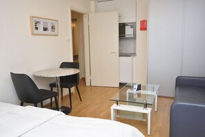 Iron/ironing board, WiFi, bed sheets - Studio in the heart of Zurich (Crown 35) (Zürich)