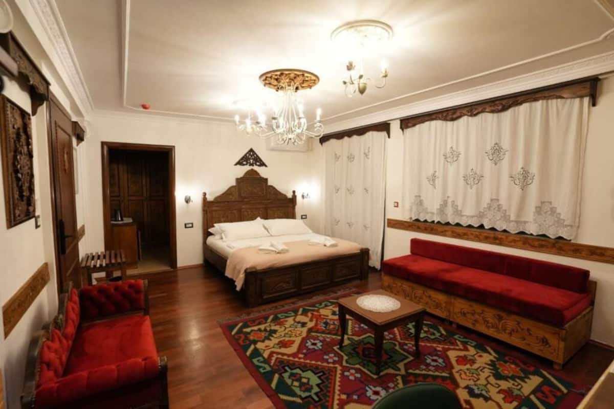 Suite, Balcony, Mountain View | 1 bedroom, in-room safe, desk, free WiFi