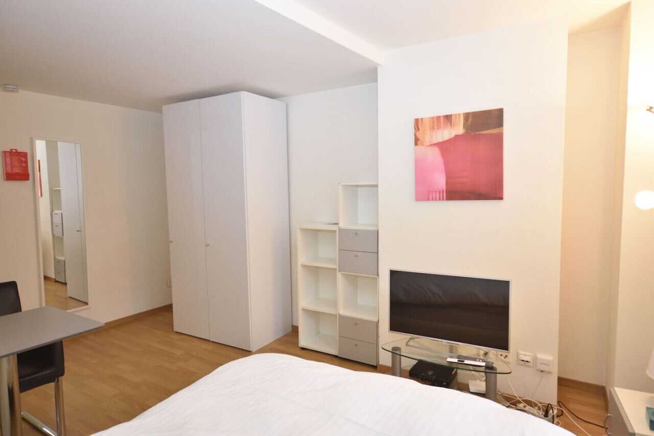 1 habitación, tabla de planchar con plancha, wifi y ropa de cama 