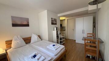 Iron/ironing board, WiFi, bed sheets