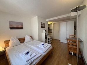 Iron/ironing board, WiFi, bed sheets