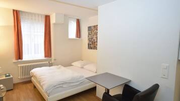 1 chambre, fer et planche Ă repasser, Wi-Fi, draps fournis