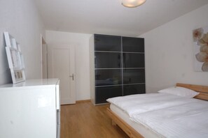 1 bedroom, desk, iron/ironing board, WiFi