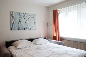 1 bedroom, desk, iron/ironing board, WiFi