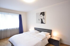 1 chambre, bureau, fer et planche à repasser, Wi-Fi