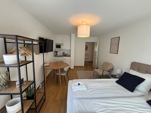 办公桌、熨斗/熨衣板、WiFi、床单