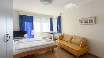 Bügeleisen/Bügelbrett, WLAN, Bettwäsche