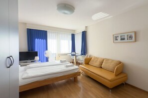 Bügeleisen/Bügelbrett, WLAN, Bettwäsche