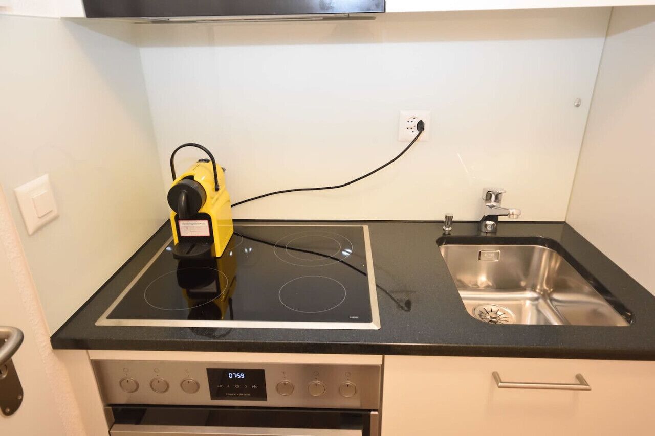 Geladeira, micro-ondas, fogão, cooktop