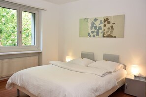 2 bedrooms, iron/ironing board, WiFi, bed sheets