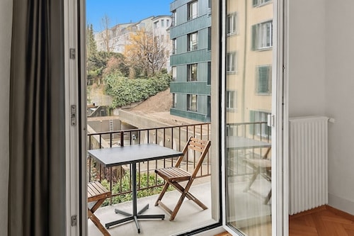 2BR near lake (Stardust 11)