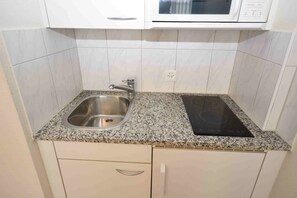 Micro-ondes, plaque de cuisson, cafetière/bouilloire