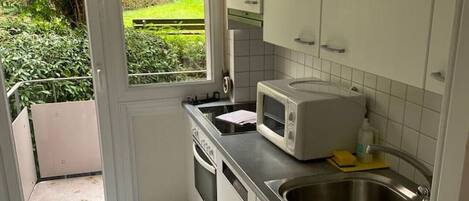 冰箱、微波炉、烤箱、炉灶