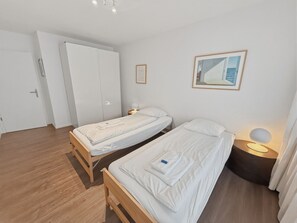 2 habitaciones, escritorio, tabla de planchar con plancha y wifi 