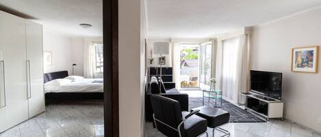 2 عدّة غرف نوم ومكواة/لوح كي وواي فاي وملاءات أسرّة